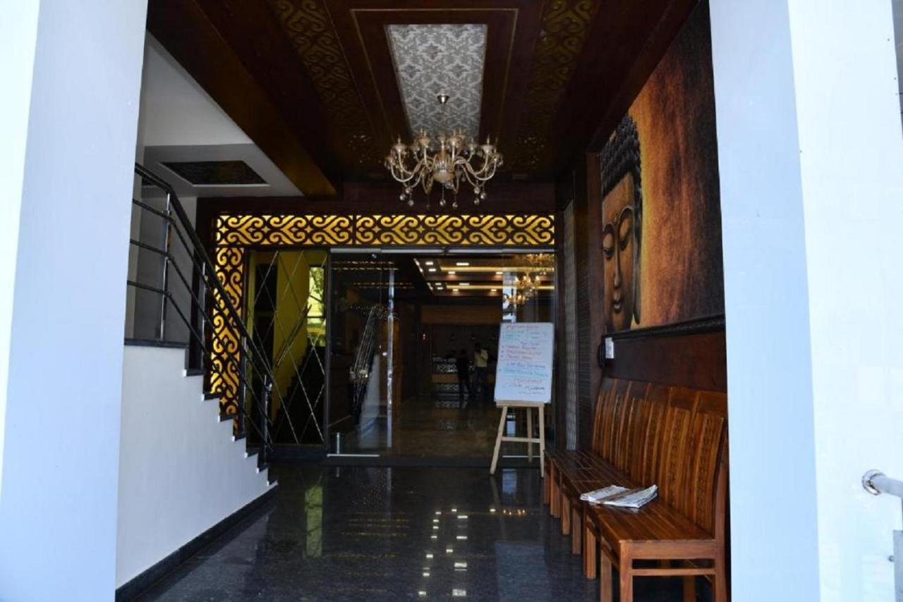 Ssr Residency Hotel Mandya Buitenkant foto