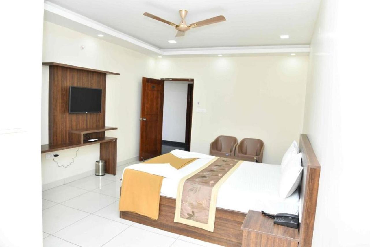 Ssr Residency Hotel Mandya Buitenkant foto