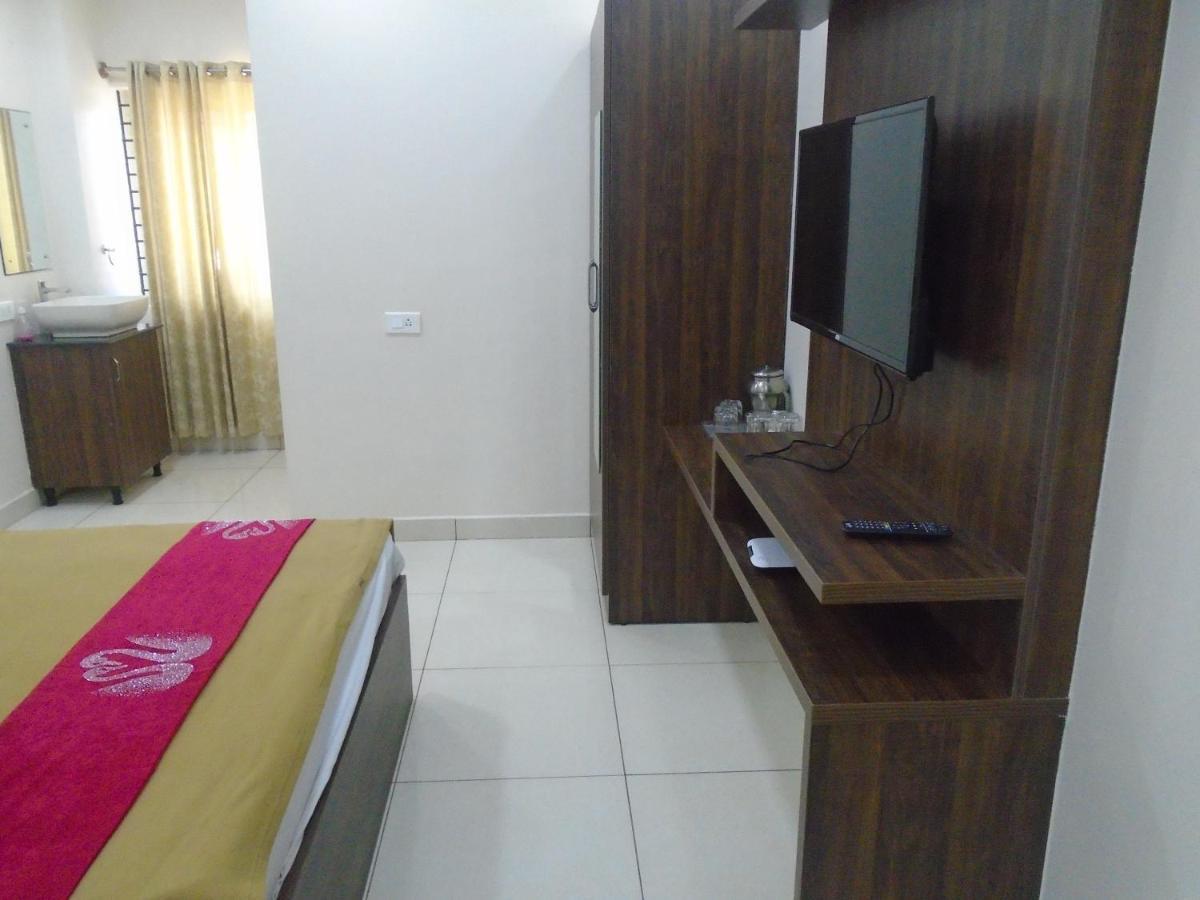 Ssr Residency Hotel Mandya Buitenkant foto